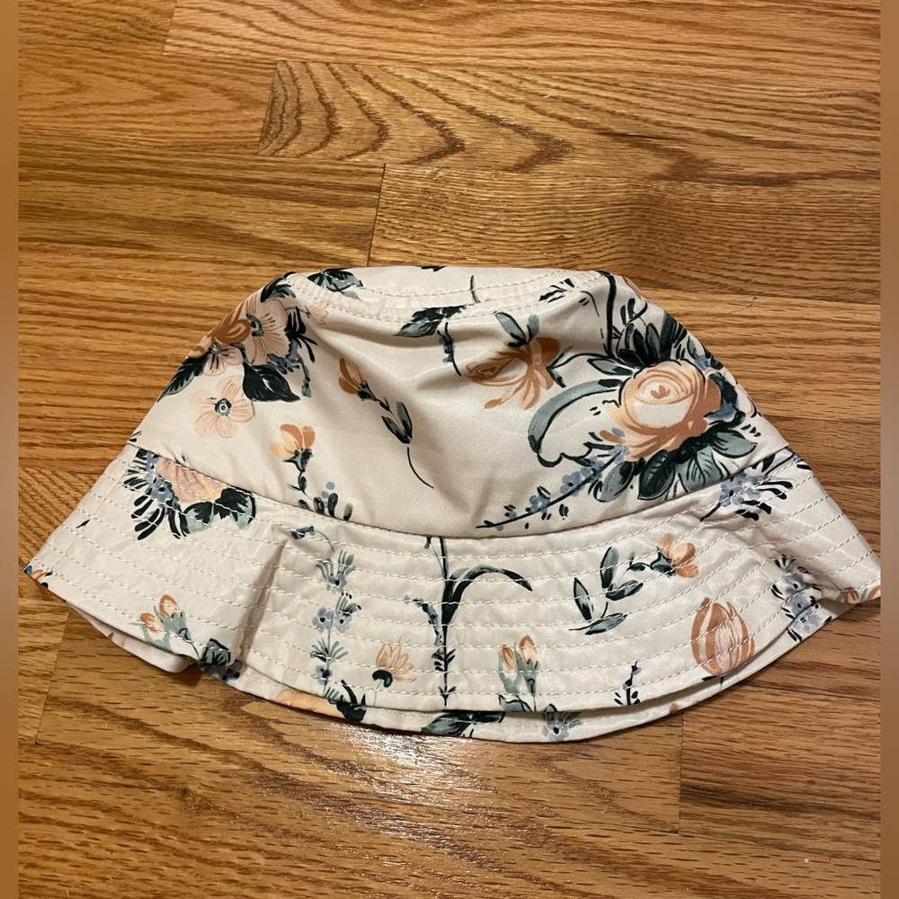 Loeffler Randal floral bucket hat!
